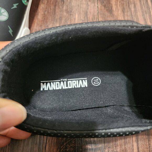 Ground Up Star Wars Slip On Sneakers Mens 10 Black Mandalorian Grogu - Picture 6 of 7